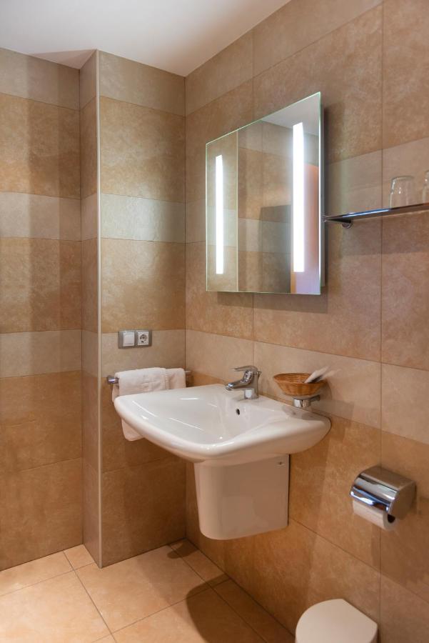 Aparthotel Iceberg Sant Julià de Lòria Zewnętrze zdjęcie